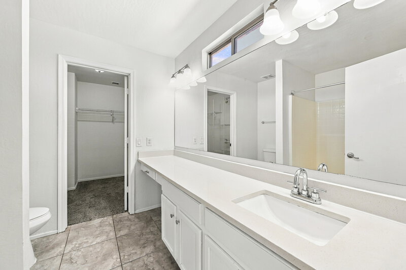 2,480/Mo, 12456 W Mandalay Ln El Mirage, AZ 85335 Primary Bathroom View