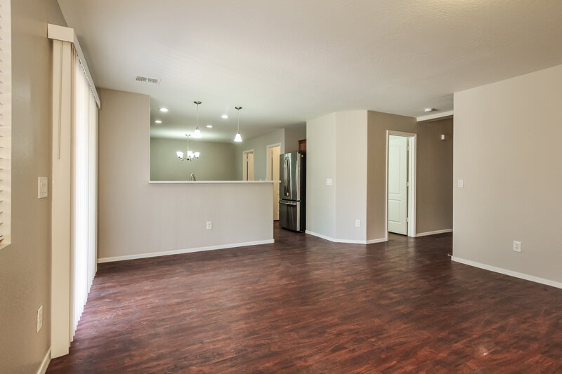 2,165/Mo, 11146 W Brittlewood Dr Phoenix, AZ 85037 Living Room View 2