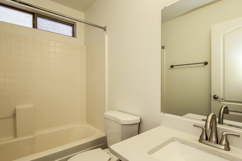 2,165/Mo, 11146 W Brittlewood Dr Phoenix, AZ 85037 Bathroom View