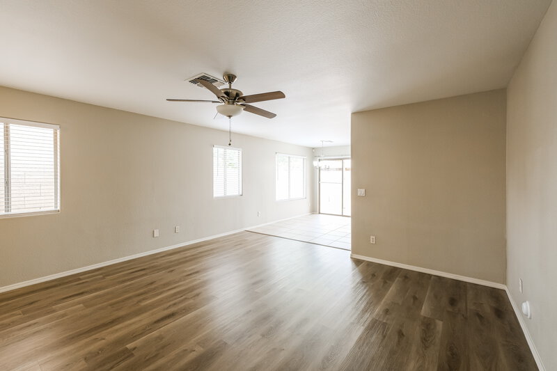 1,875/Mo, 6054 W Jones Ave Phoenix, AZ 85043 Living Room View