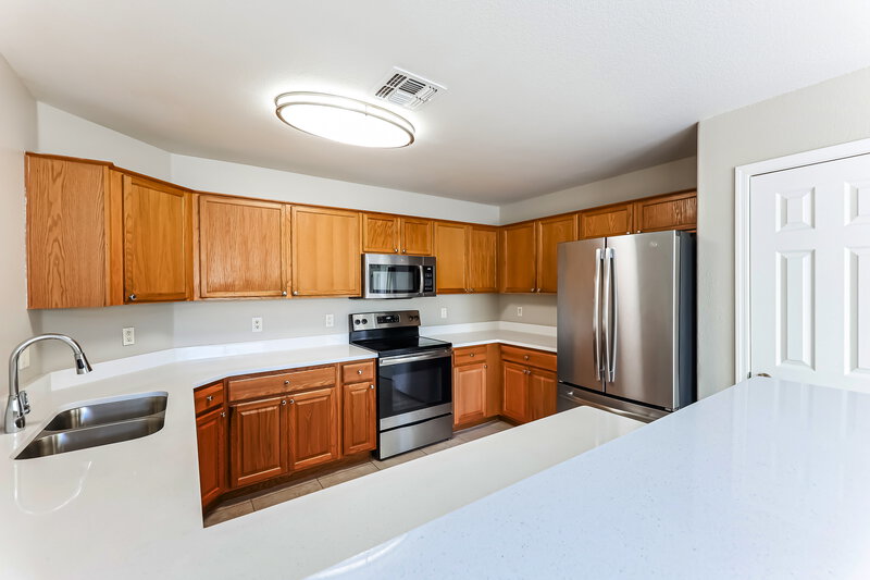 1,990/Mo, 6054 W Jones Ave Phoenix, AZ 85043 Kitchen View 2