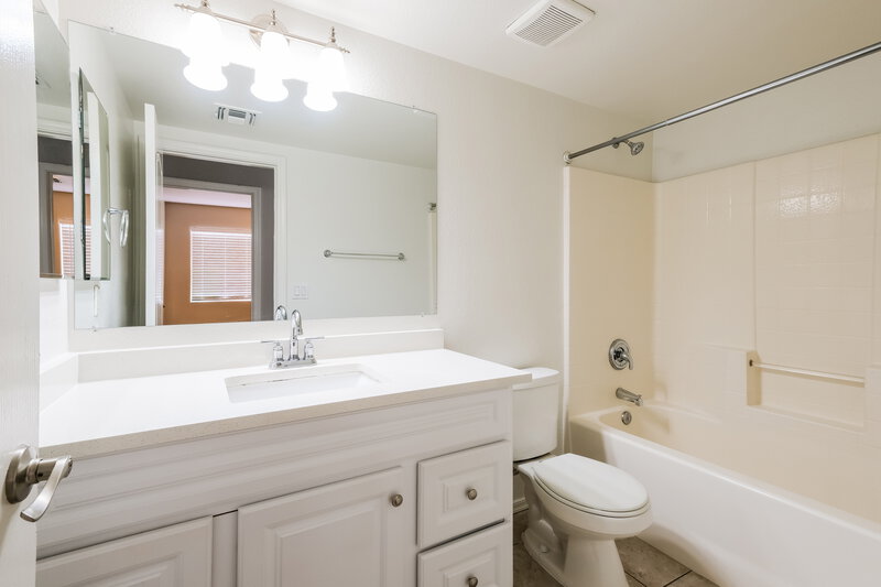 1,875/Mo, 6054 W Jones Ave Phoenix, AZ 85043 Bathroom View