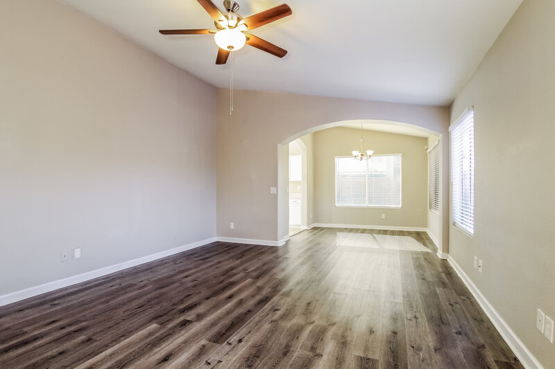 2,015/Mo, 5035 W Kristal Way Glendale, AZ 85308 Living Room View