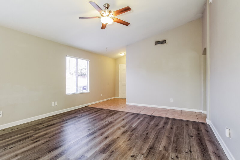 2,015/Mo, 5035 W Kristal Way Glendale, AZ 85308 Living Room View 3