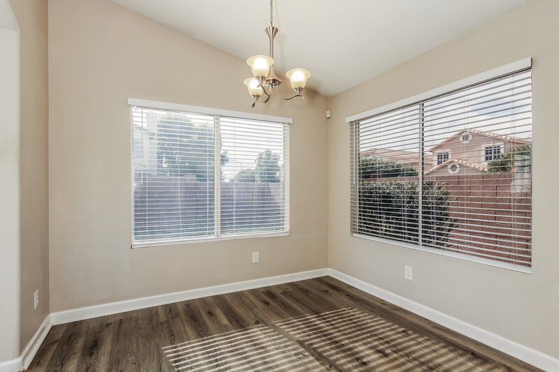 2,015/Mo, 5035 W Kristal Way Glendale, AZ 85308 Dining Room View