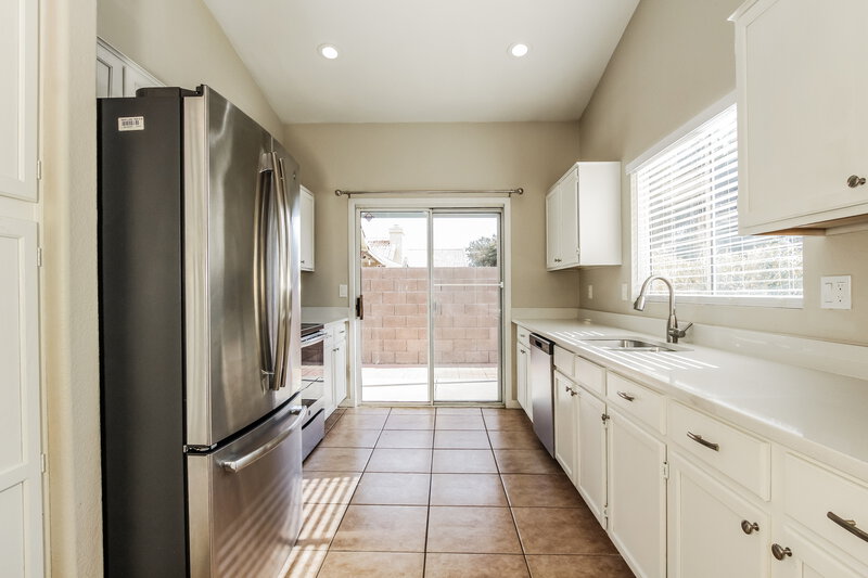 2,015/Mo, 5035 W Kristal Way Glendale, AZ 85308 Kitchen View