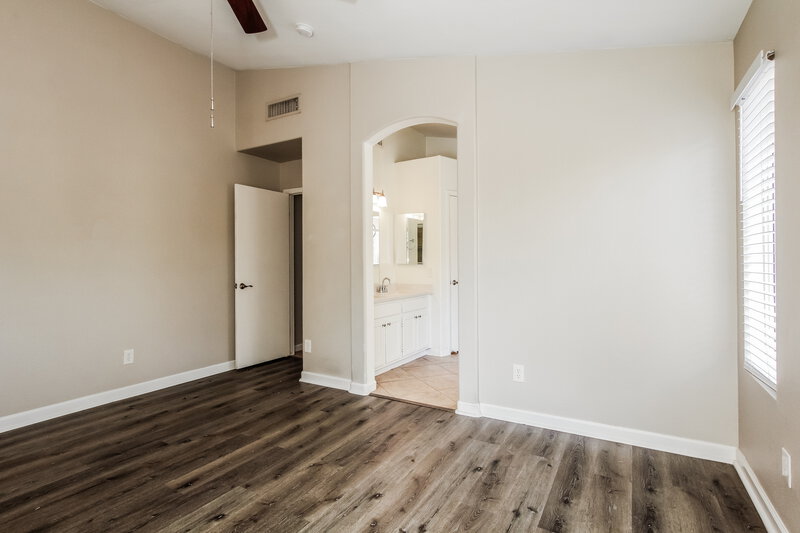 2,015/Mo, 5035 W Kristal Way Glendale, AZ 85308 Main Bedroom View 2