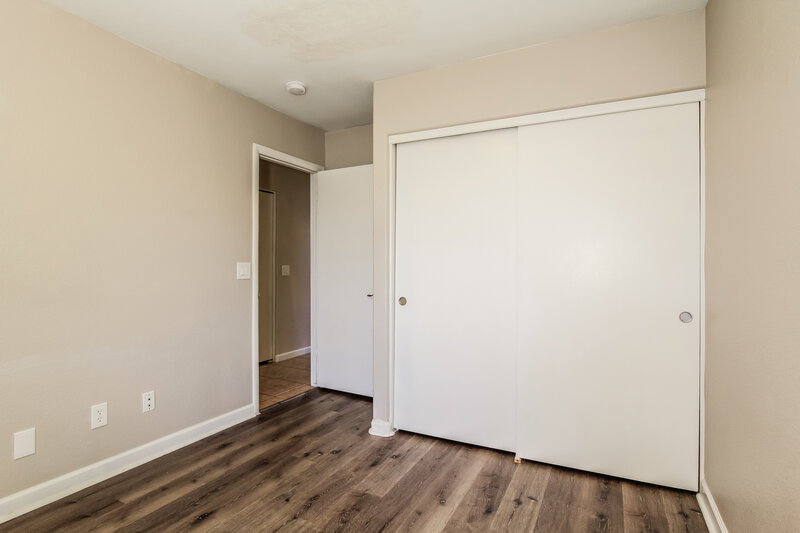 2,015/Mo, 5035 W Kristal Way Glendale, AZ 85308 Bedroom View 2