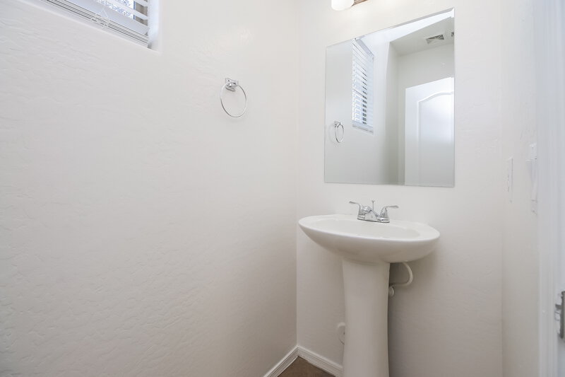 2,075/Mo, 3815 E Flower Ct Gilbert, AZ 85298 Bathroom View