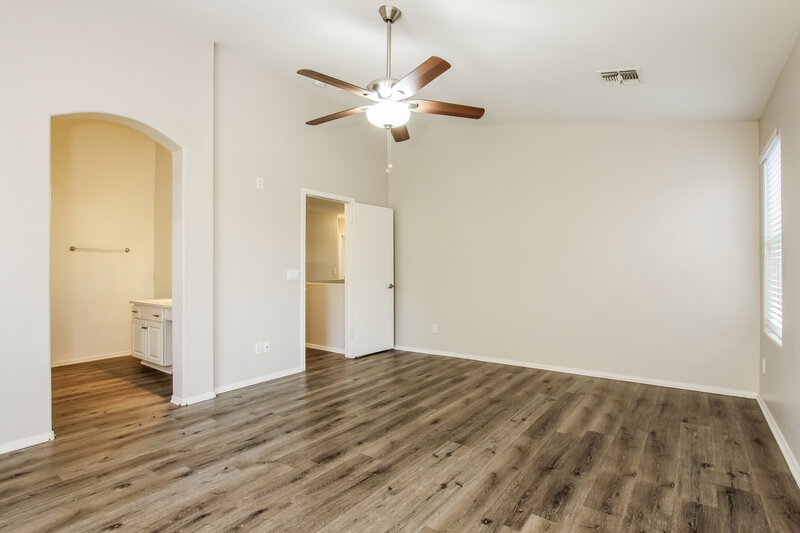 2,165/Mo, 6632 W Watkins St Phoenix, AZ 85043 Main Bedroom View 2