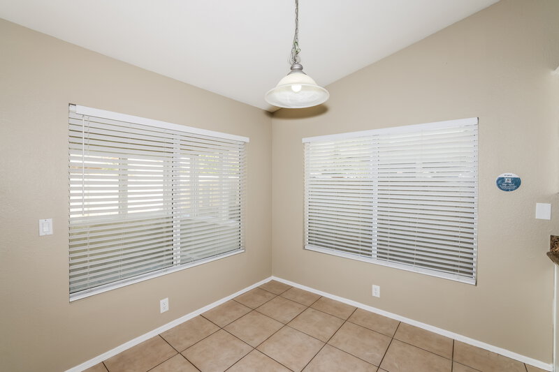 2,135/Mo, 7766 W Sierra Vista Dr Glendale, AZ 85303 Dining Room View