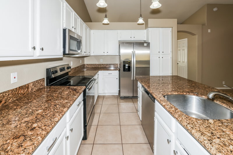 2,135/Mo, 7766 W Sierra Vista Dr Glendale, AZ 85303 Kitchen View