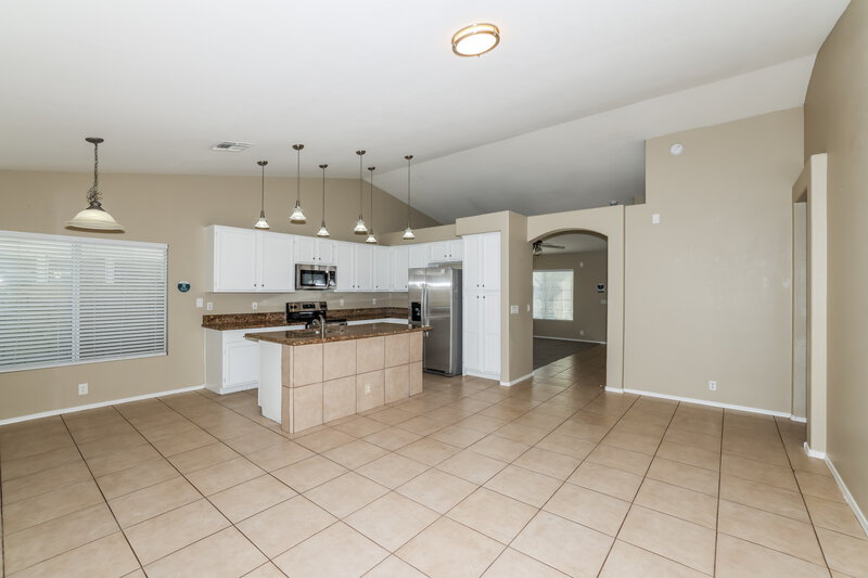 2,135/Mo, 7766 W Sierra Vista Dr Glendale, AZ 85303 Family Room View