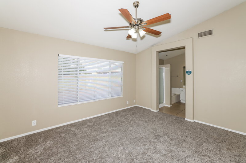 2,135/Mo, 7766 W Sierra Vista Dr Glendale, AZ 85303 Main Bedroom View 2