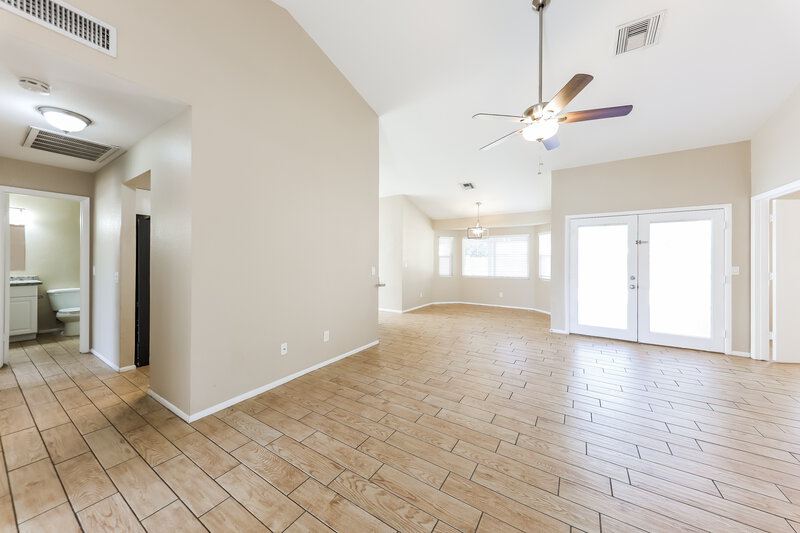 1,975/Mo, 10801 W Wagon Wheel Dr Glendale, AZ 85307 Living Room View