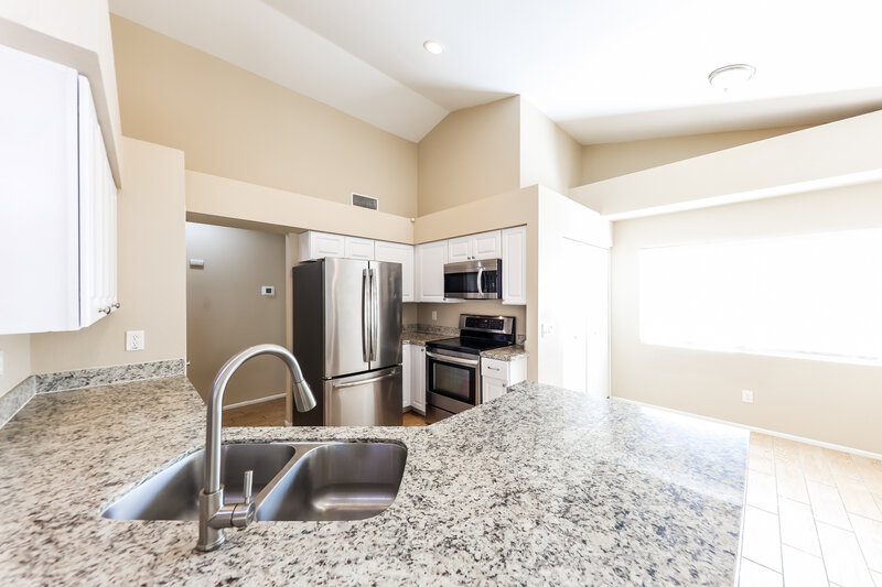 1,975/Mo, 10801 W Wagon Wheel Dr Glendale, AZ 85307 Kitchen View
