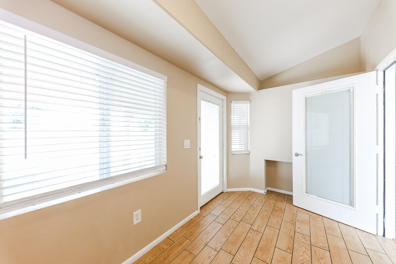 1,975/Mo, 10801 W Wagon Wheel Dr Glendale, AZ 85307 Family Room View