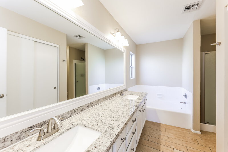 1,975/Mo, 10801 W Wagon Wheel Dr Glendale, AZ 85307 Main Bathroom View