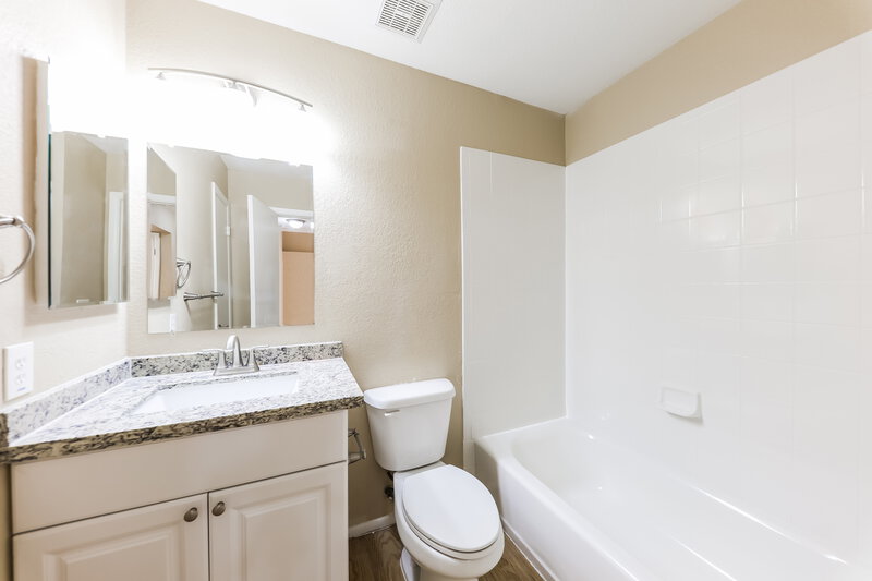 1,975/Mo, 10801 W Wagon Wheel Dr Glendale, AZ 85307 Bathroom View