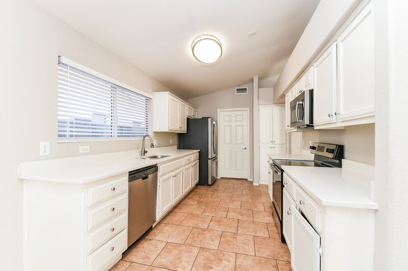 2,160/Mo, 1917 E Marquette Dr Gilbert, AZ 85234 Kitchen View