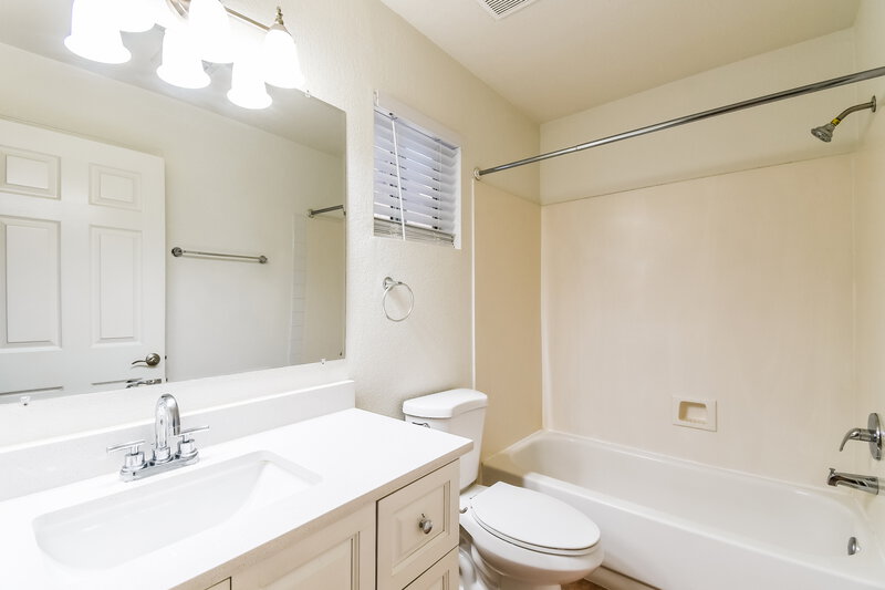 2,160/Mo, 1917 E Marquette Dr Gilbert, AZ 85234 Bathroom View