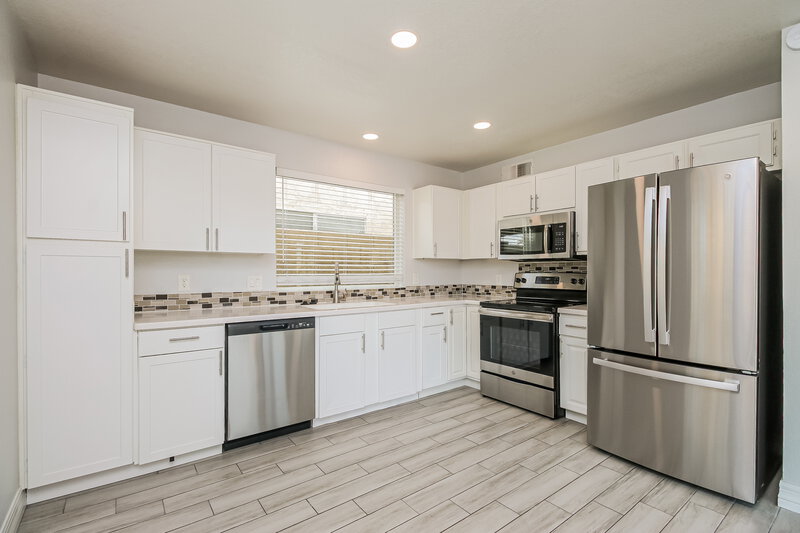 2,170/Mo, 4052 W Camino Vivaz Drive Glendale, AZ 85310 Kitchen View