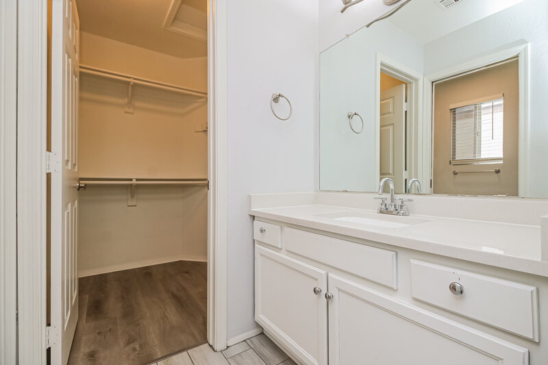 2,170/Mo, 4052 W Camino Vivaz Drive Glendale, AZ 85310 Main Bathroom View