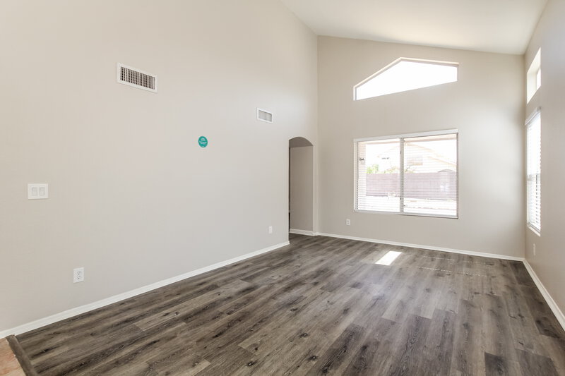 2,640/Mo, 4039 W Salter Dr Glendale, AZ 85308 Living Room View