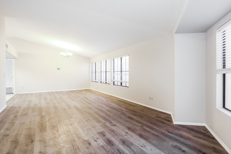 2,385/Mo, 7579 W Wikieup Ln Glendale, AZ 85308 Living Room View