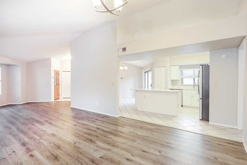 2,385/Mo, 7579 W Wikieup Ln Glendale, AZ 85308 Living Room View 2