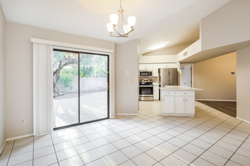 2,385/Mo, 7579 W Wikieup Ln Glendale, AZ 85308 Dining Room View