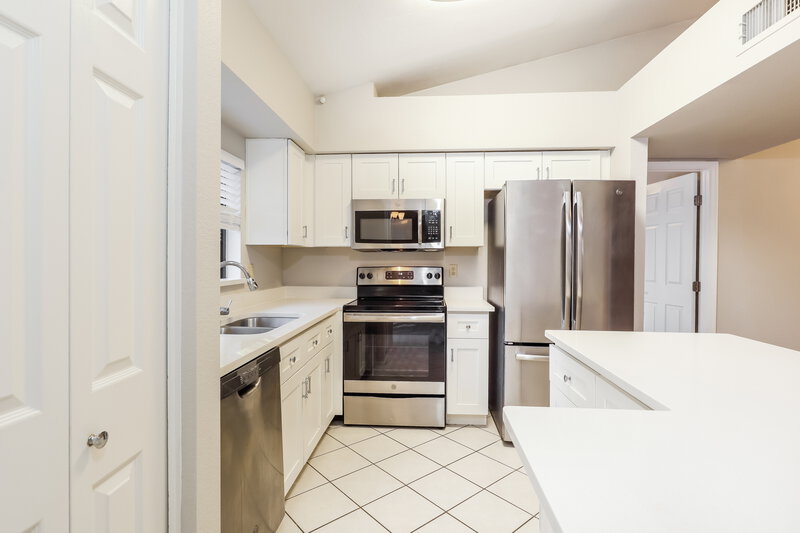 2,385/Mo, 7579 W Wikieup Ln Glendale, AZ 85308 Kitchen View