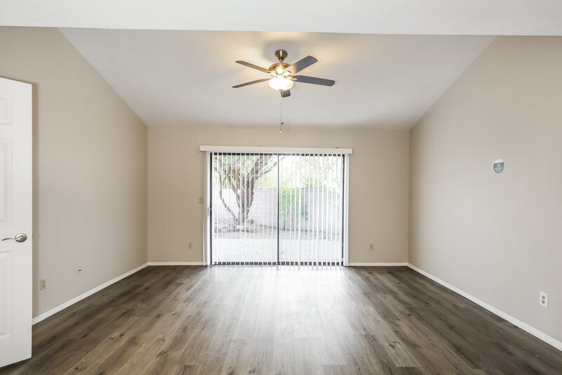 2,385/Mo, 7579 W Wikieup Ln Glendale, AZ 85308 Main Bedroom View 2