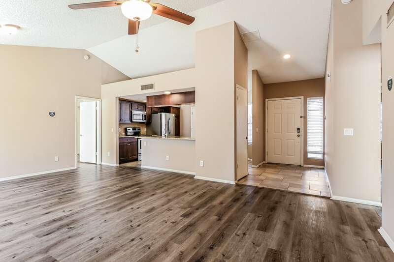 2,100/Mo, 4755 W Oraibi Dr Glendale, AZ 85308 Living Room View 2