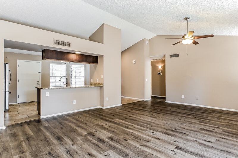 2,100/Mo, 4755 W Oraibi Dr Glendale, AZ 85308 Living Room View 3