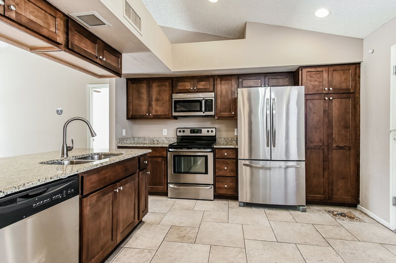 2,100/Mo, 4755 W Oraibi Dr Glendale, AZ 85308 Kitchen View 3