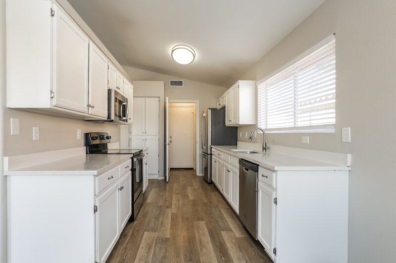 1,980/Mo, 12218 W Cambridge Ave Avondale, AZ 85392 Kitchen View