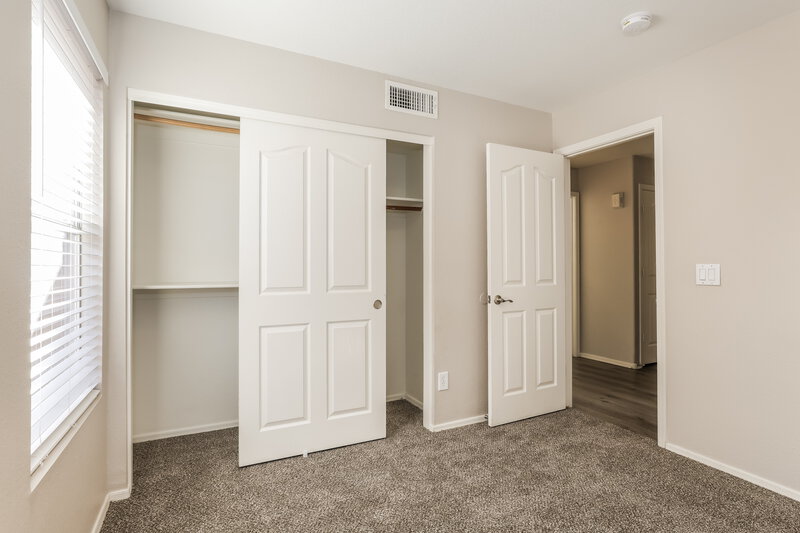 1,980/Mo, 12218 W Cambridge Ave Avondale, AZ 85392 Bedroom View 2