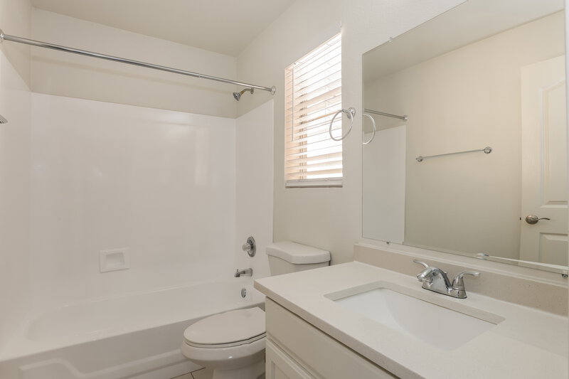 1,980/Mo, 12218 W Cambridge Ave Avondale, AZ 85392 Bathroom View