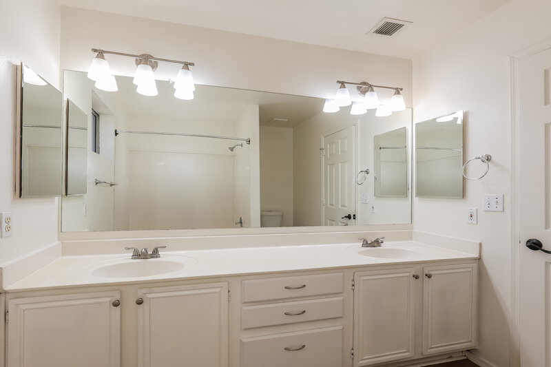 2,295/Mo, 3134 E McKellips Rd Unit 44 Mesa, AZ 85213 Main Bathroom View