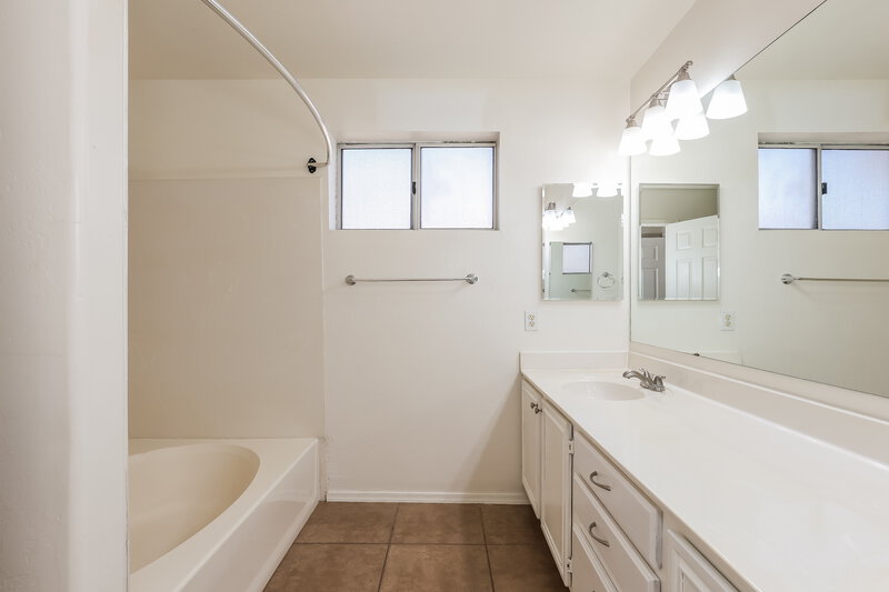 2,295/Mo, 3134 E McKellips Rd Unit 44 Mesa, AZ 85213 Main Bathroom View 2