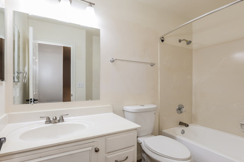 2,295/Mo, 3134 E McKellips Rd Unit 44 Mesa, AZ 85213 Bathroom View