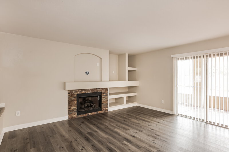 2,370/Mo, 10438 W Georgia Ave Glendale, AZ 85307 Living Room View 2