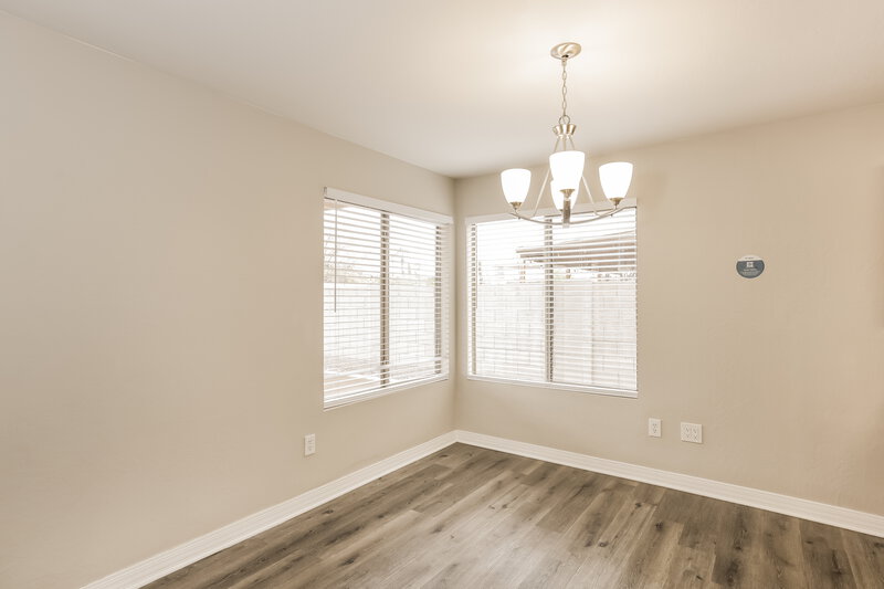 2,370/Mo, 10438 W Georgia Ave Glendale, AZ 85307 Dining Room View