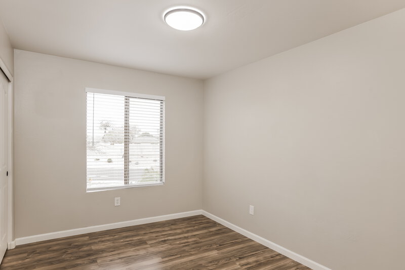 2,370/Mo, 10438 W Georgia Ave Glendale, AZ 85307 Bedroom View 3