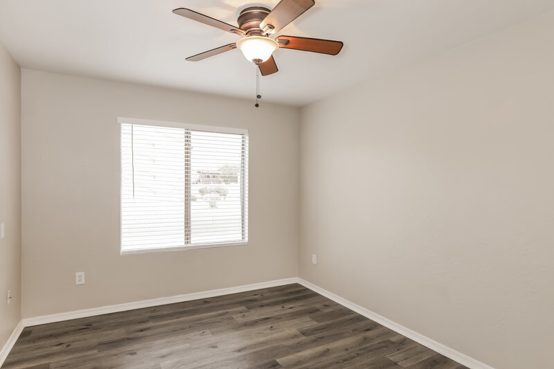 2,370/Mo, 10438 W Georgia Ave Glendale, AZ 85307 Bedroom View 4
