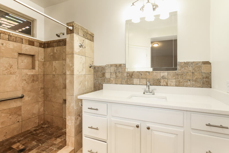 1,965/Mo, 9315 W Monroe St Peoria, AZ 85345 Master Bathroom View