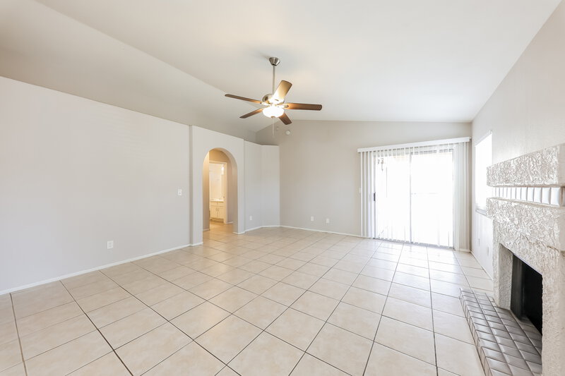 1,925/Mo, 7056 W Eva Street Peoria, AZ 85345 Living Room View