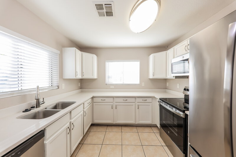 1,925/Mo, 7056 W Eva Street Peoria, AZ 85345 Kitchen View 2