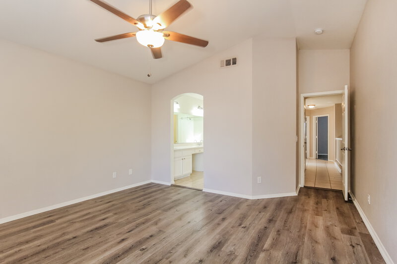 1,840/Mo, 9147 N 73rd Ln Peoria, AZ 85345 Main Bedroom View 2